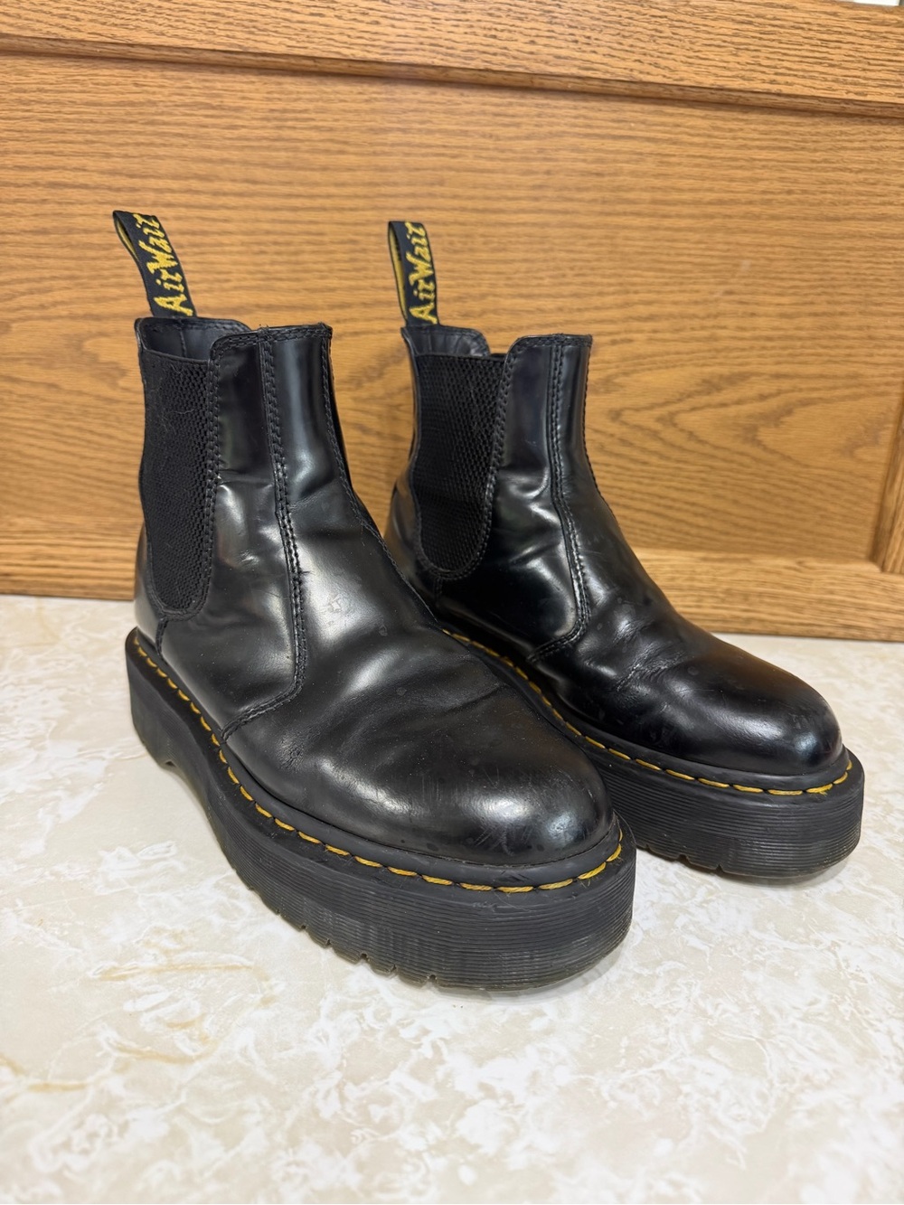 Dr. Martens 2976 SMOOTH LEATHER PLATFORM CHELSEA BOOTS